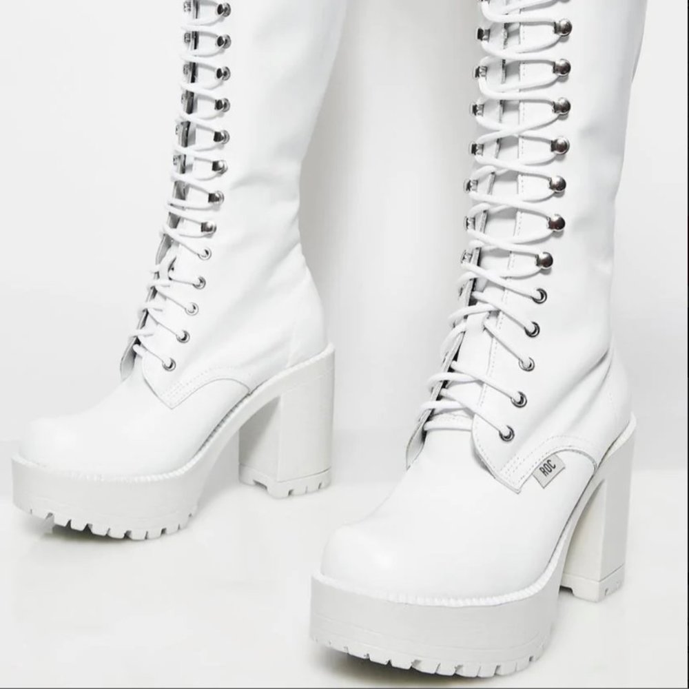 NWT ROC Boots Australia - Icy Lash Boots